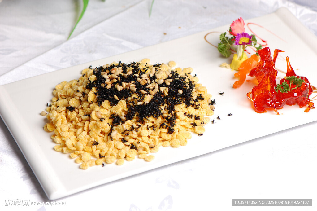 芝麻點(diǎn)綴的美味炒飯