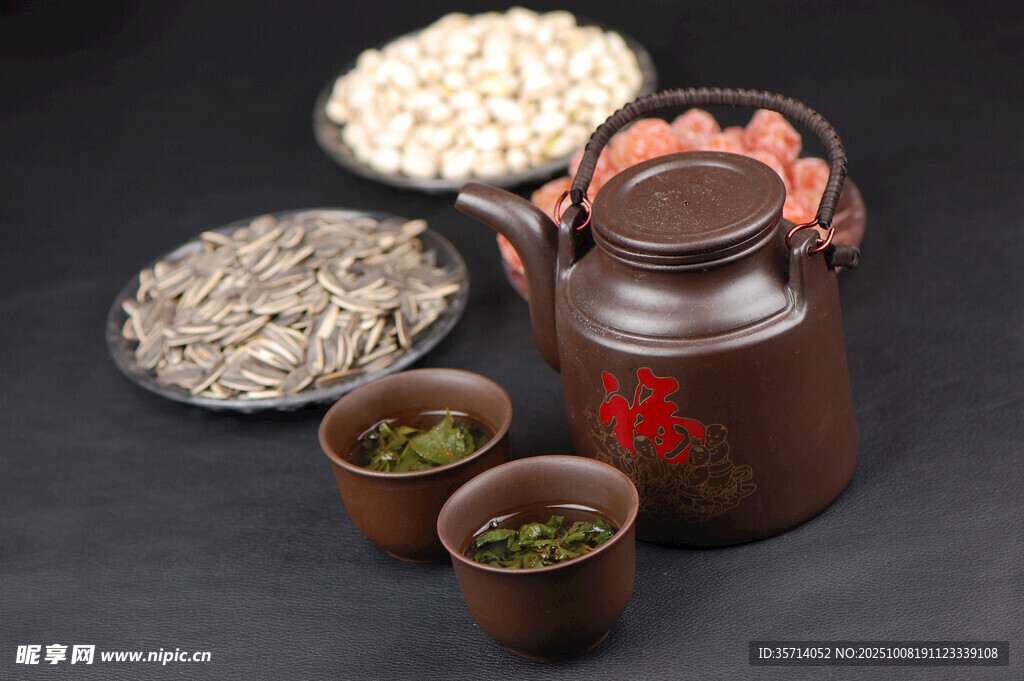 傳統(tǒng)中藥器具與藥材展示