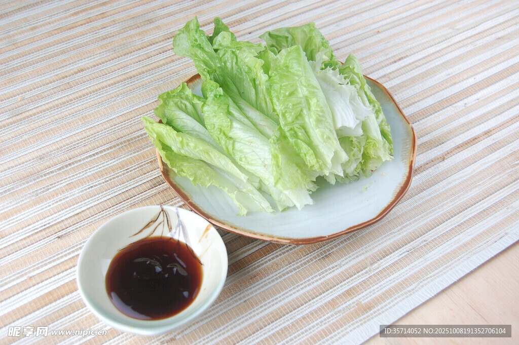 生菜配蘸料清新美味