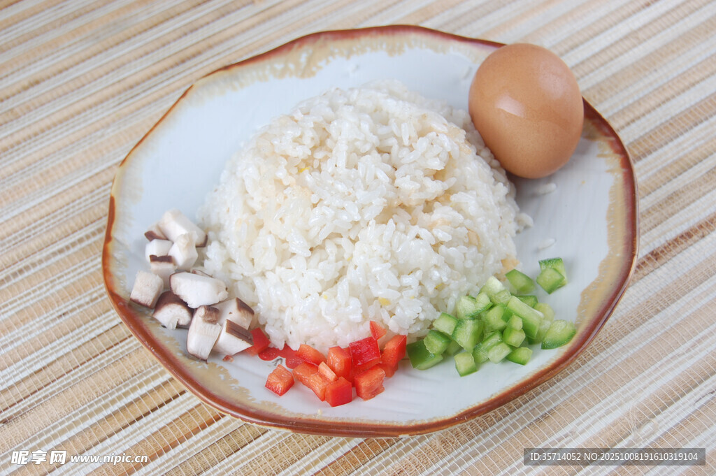 蛋配菜飯營(yíng)養(yǎng)美味一餐