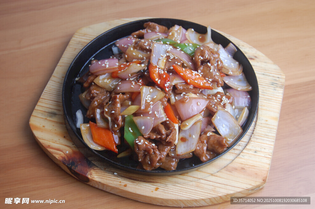 鐵板美味牛肉蔬菜料理