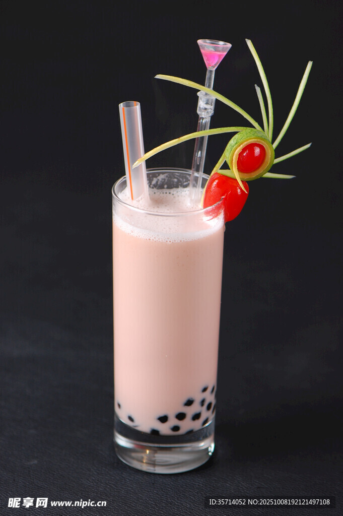 草莓珍珠奶茶飲品特寫