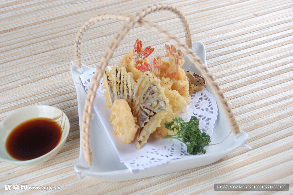 日式天婦羅拼盤美味呈現(xiàn)