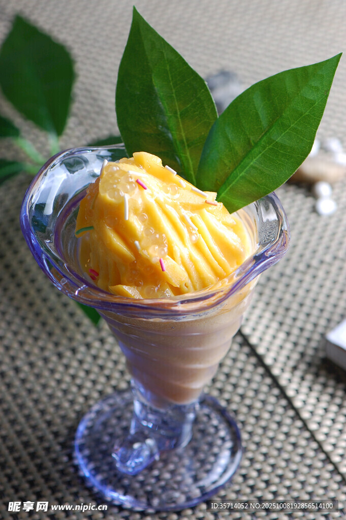 美味芒果冰淇淋杯