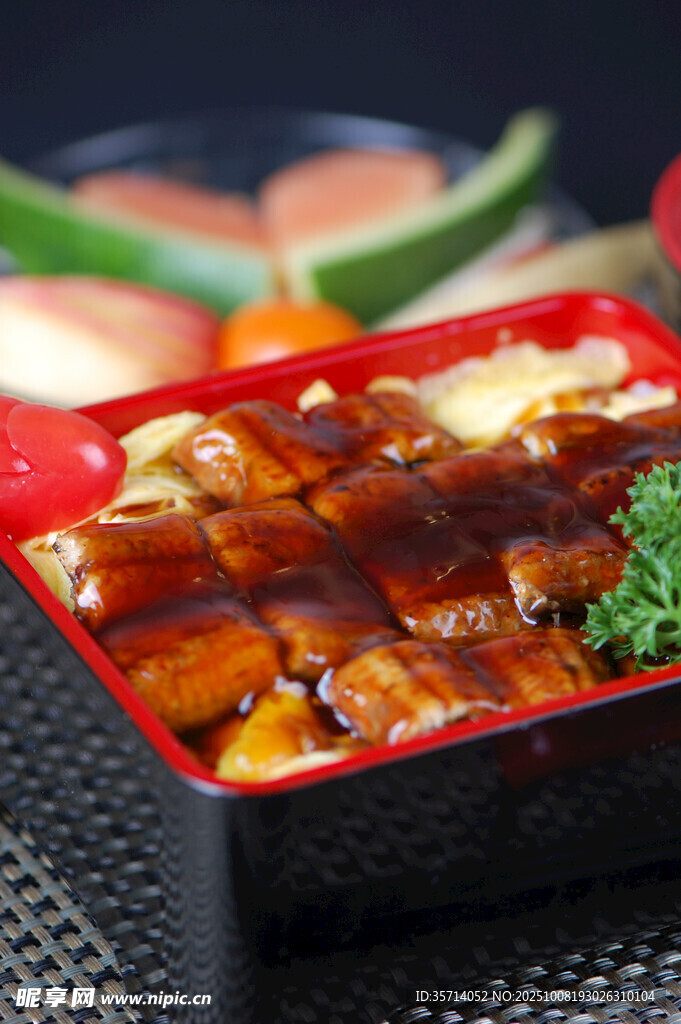 美味日式便當(dāng)盒中的佳肴