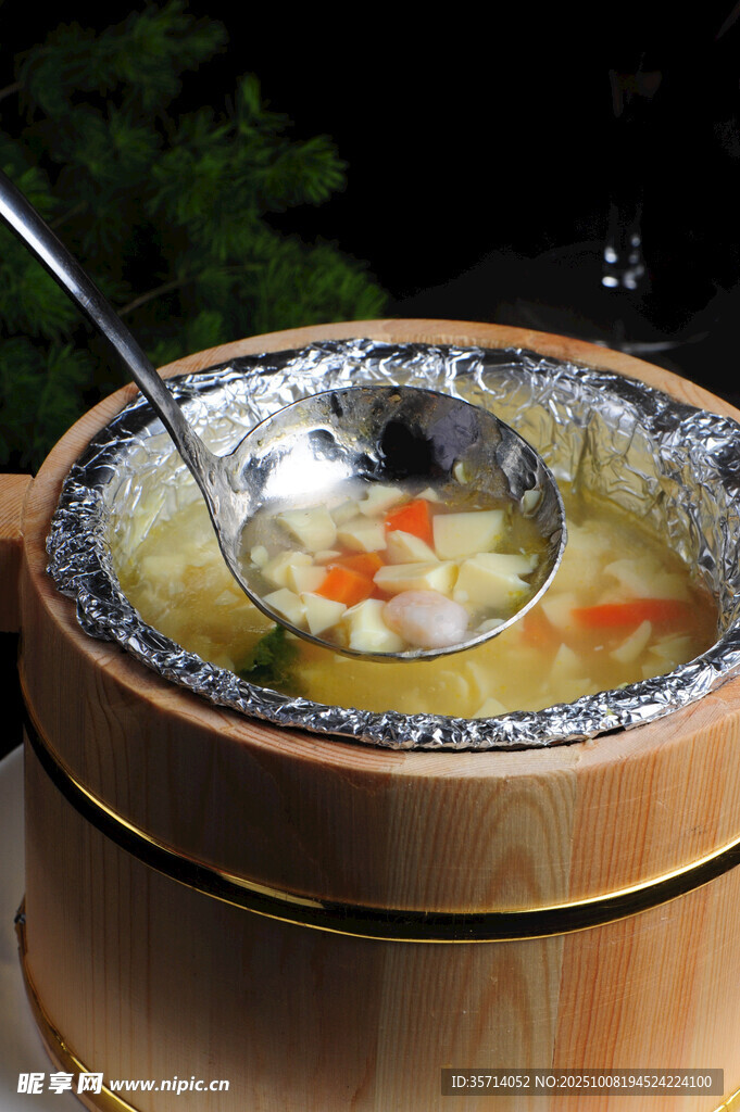 錫紙鍋中的美味養(yǎng)生湯