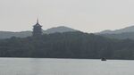 西湖山水間的古塔景致