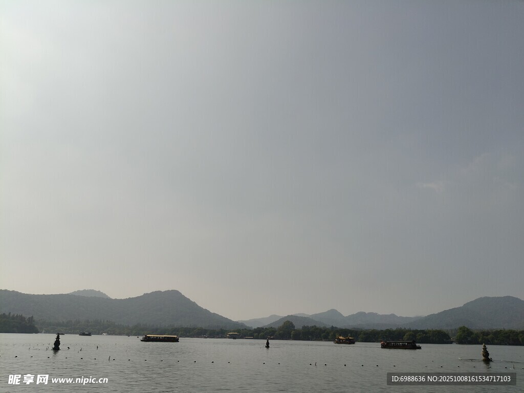 西湖遠(yuǎn)景寧?kù)o山水風(fēng)光