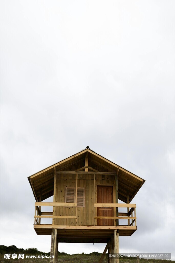 木質高架小屋簡約風