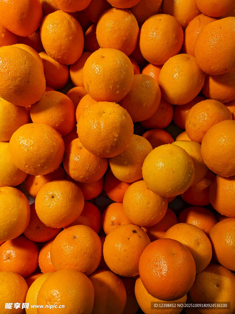 飽滿橙子堆疊