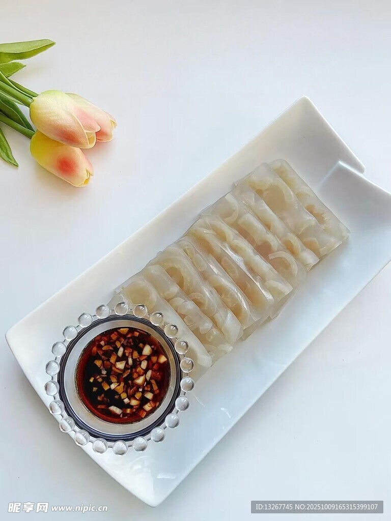 美味蝦餃配特色蘸料