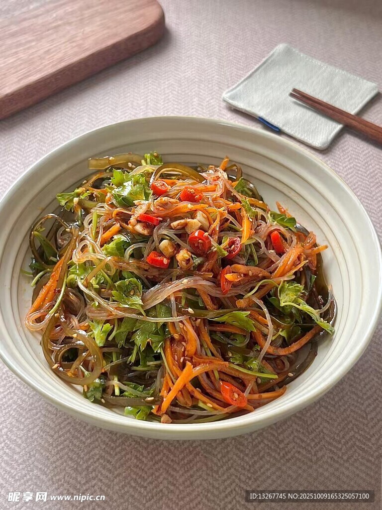 美味涼拌粉絲蔬菜沙拉