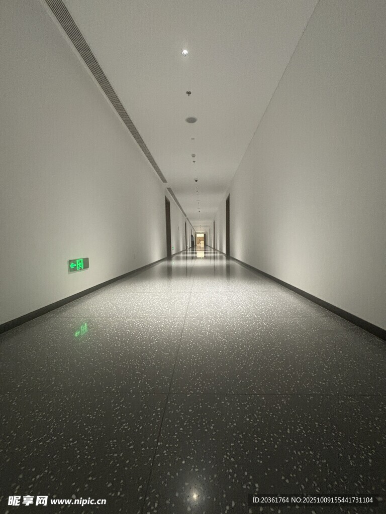 空曠走廊