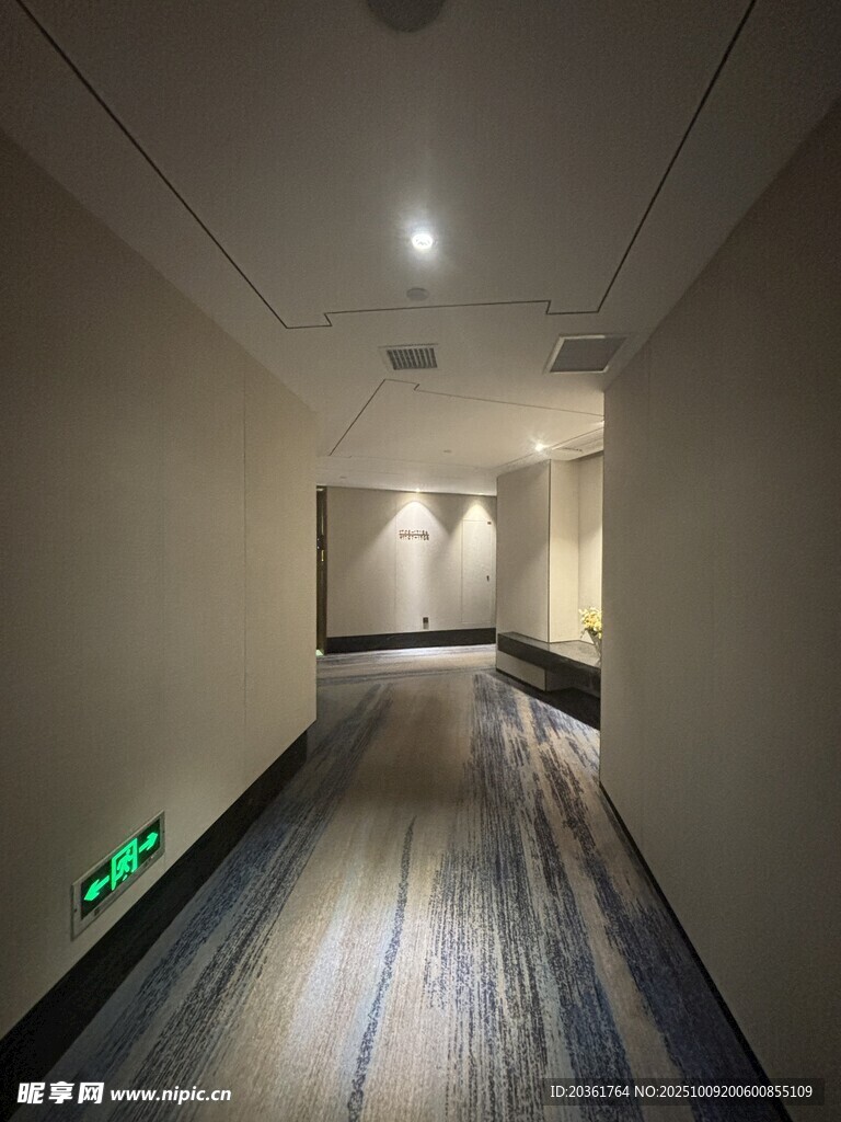 現(xiàn)代簡約風格的走廊空間