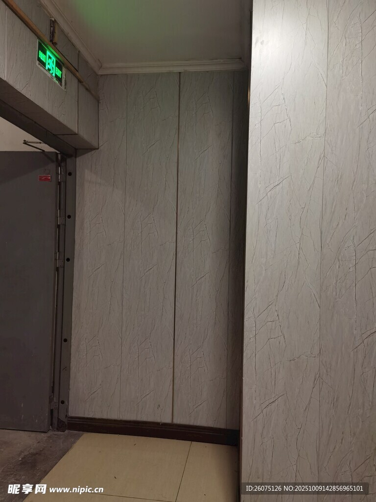室內(nèi)走廊儲物柜場景