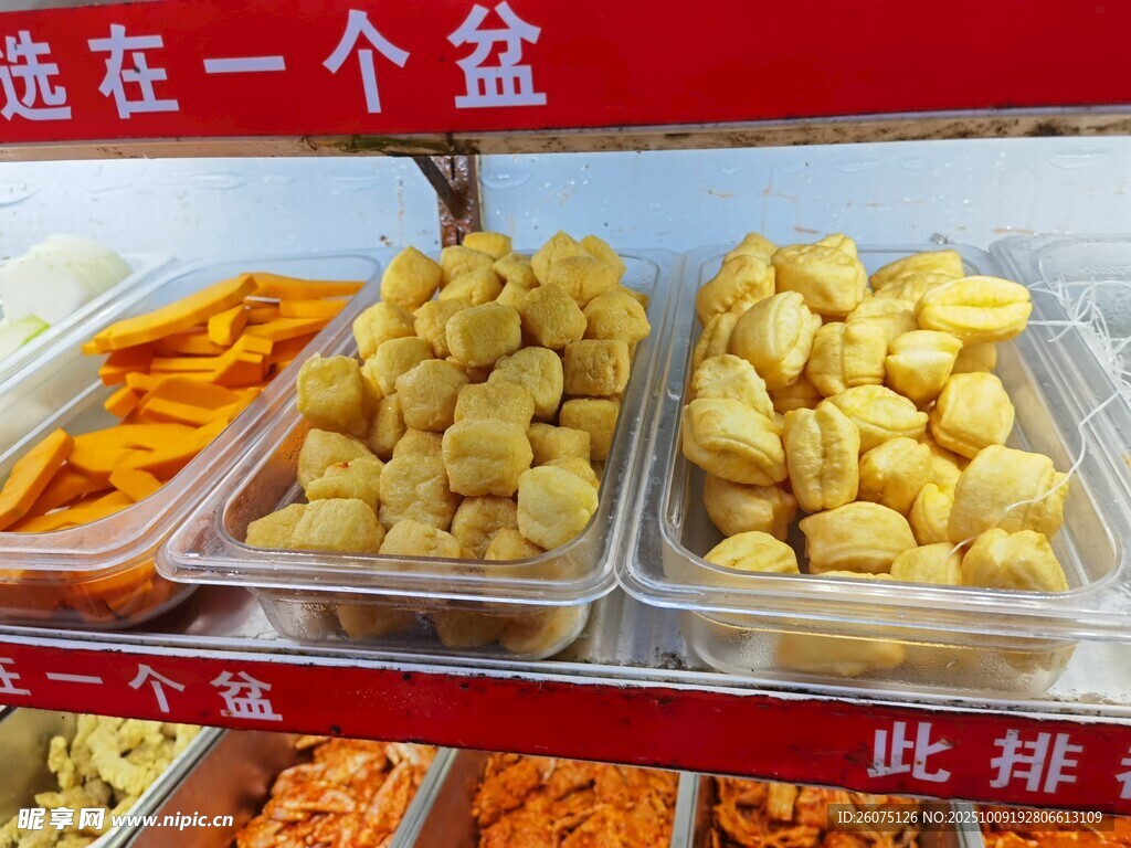 自助餐飲多樣菜品陳列售賣