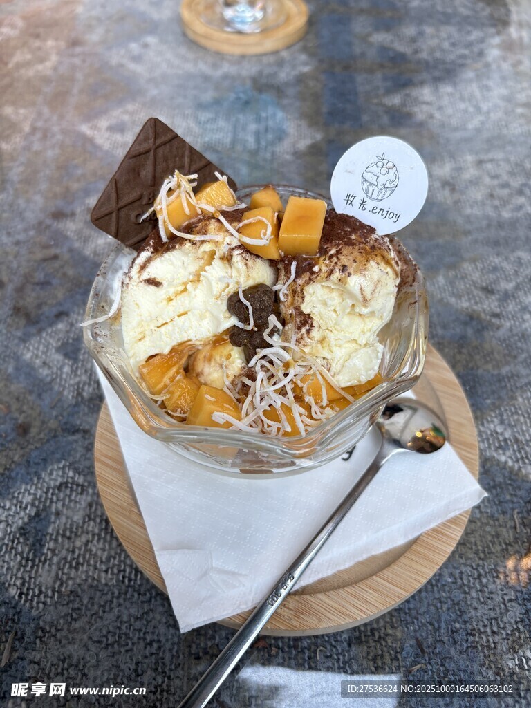美味精致的特色甜品組合