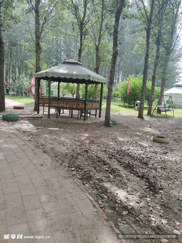 林間休閑涼亭
