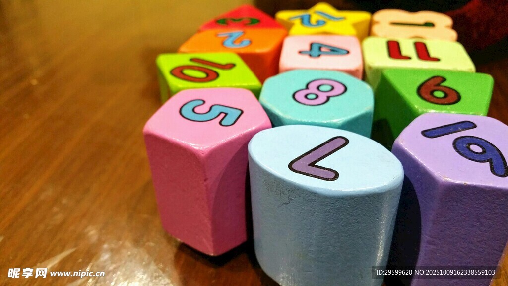 彩色字母積木玩具