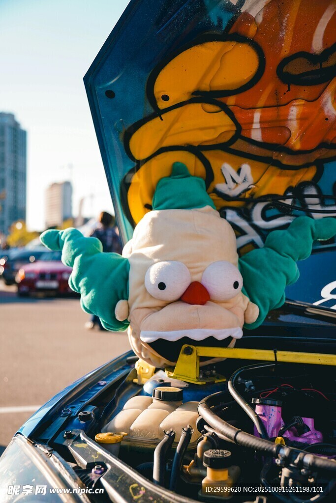 車頂玩偶 