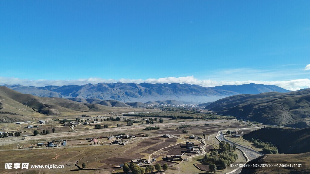 廣闊山地風(fēng)光