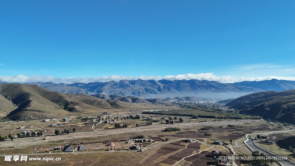 俯瞰廣袤山地景觀