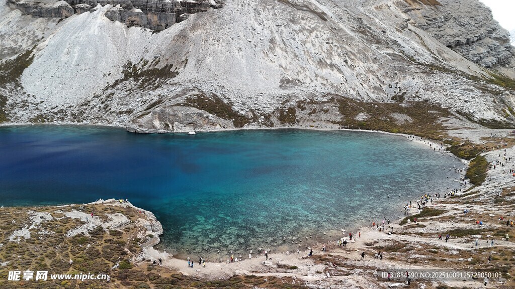 高山藍(lán)湖美景