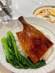 烤鴨蓋飯配青菜