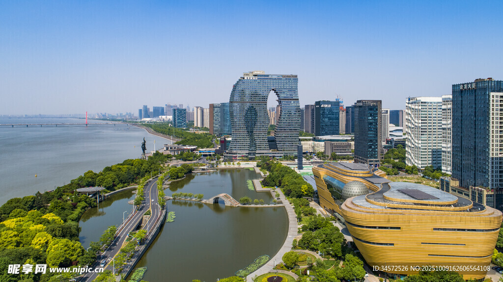 城市河畔現(xiàn)代化景觀風(fēng)貌