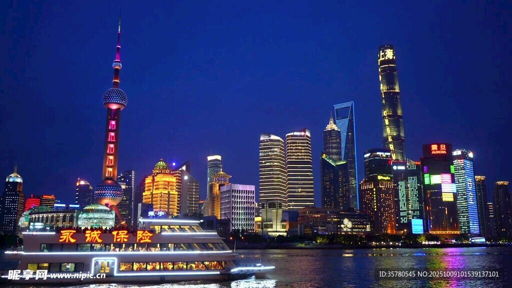 上海外灘夜景璀璨游輪