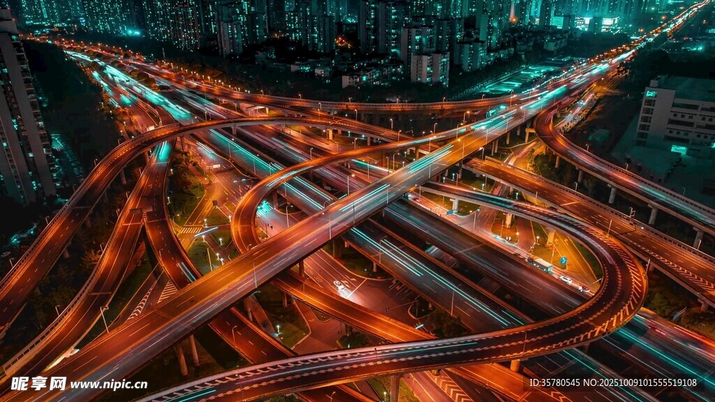 城市立交夜景絢麗線條