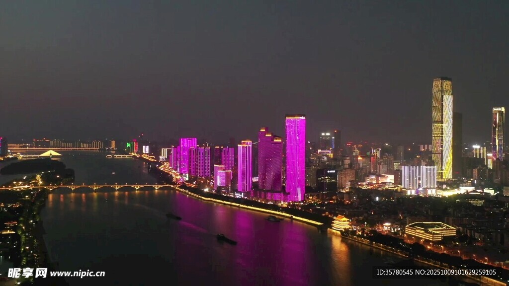 城市河畔夜景絢麗燈光秀