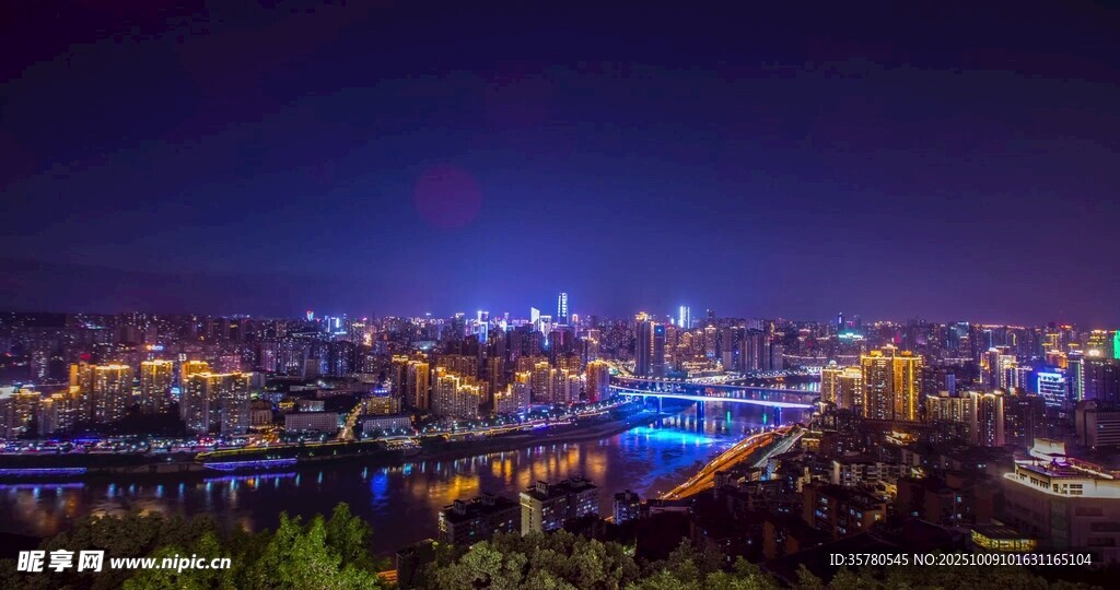 城市璀璨夜景俯瞰圖