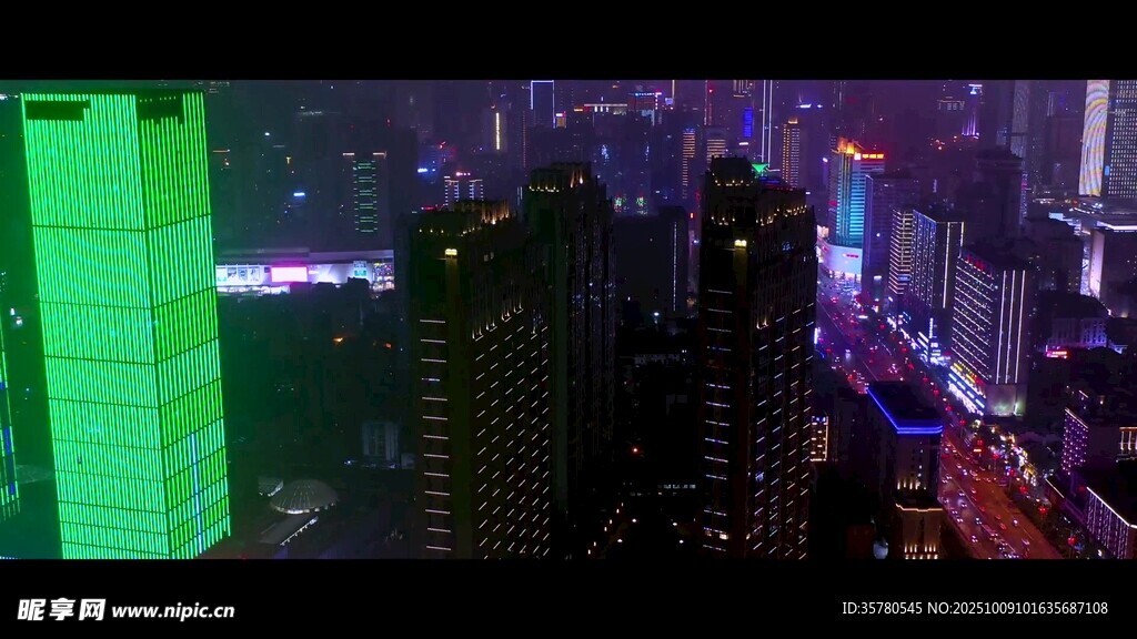 城市璀璨夜景俯瞰圖