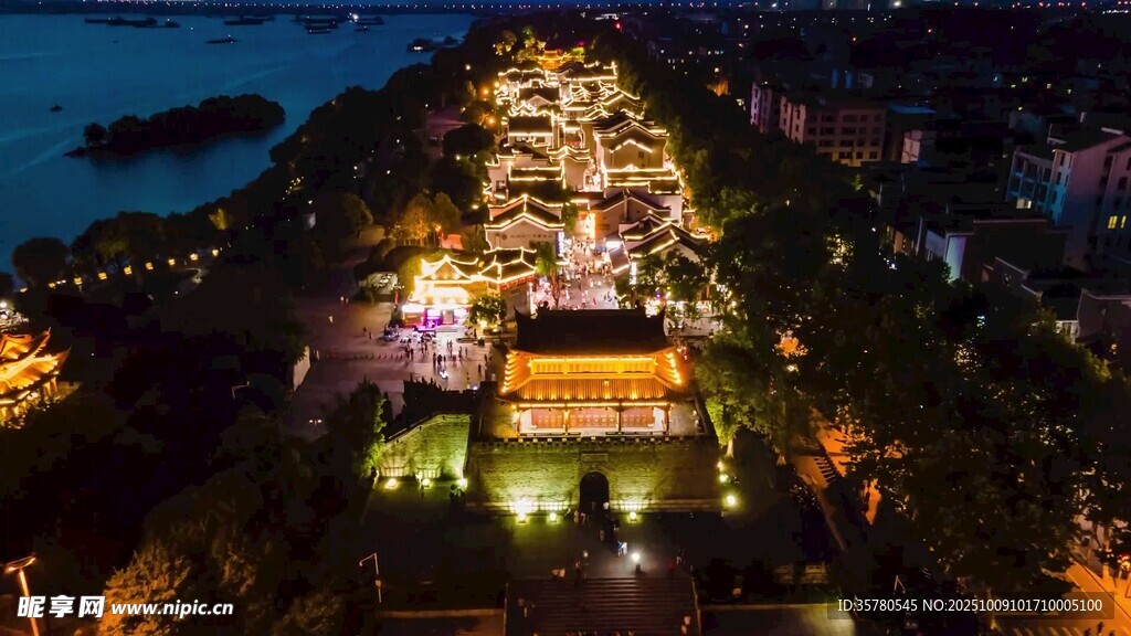 古城夜景璀璨燈火輝煌