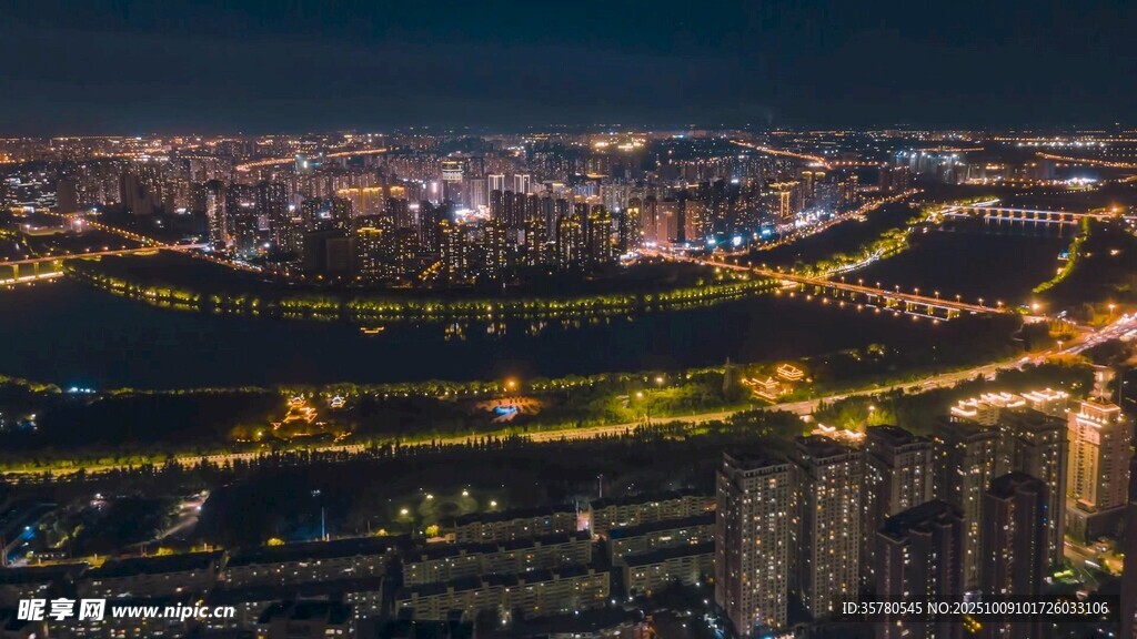 城市璀璨夜景俯瞰圖