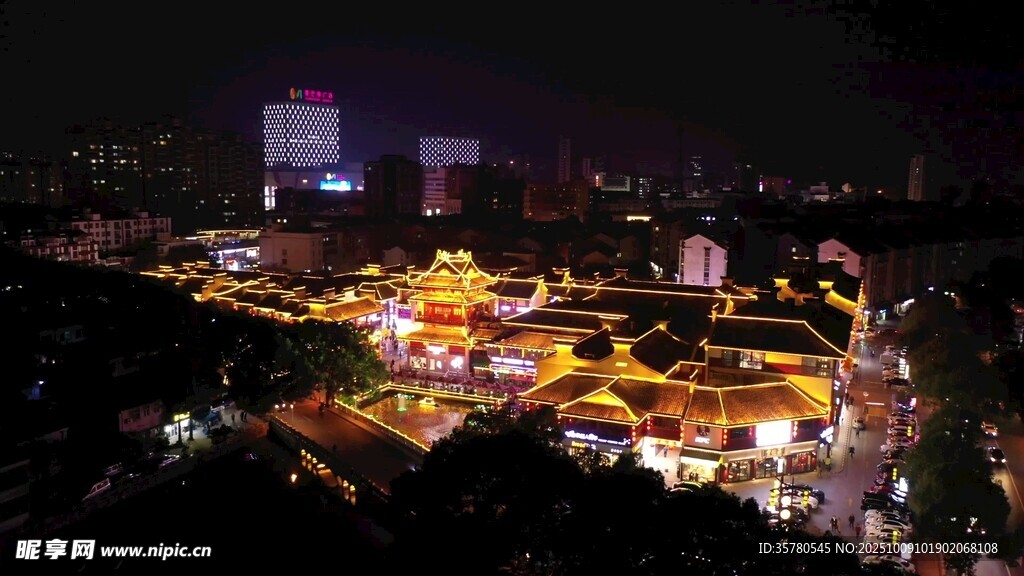 古城夜景璀璨燈火輝煌