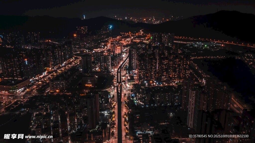 城市璀璨夜景俯瞰圖
