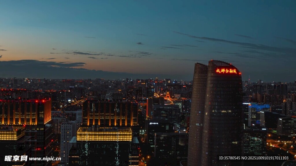 城市夜幕下的璀璨高樓