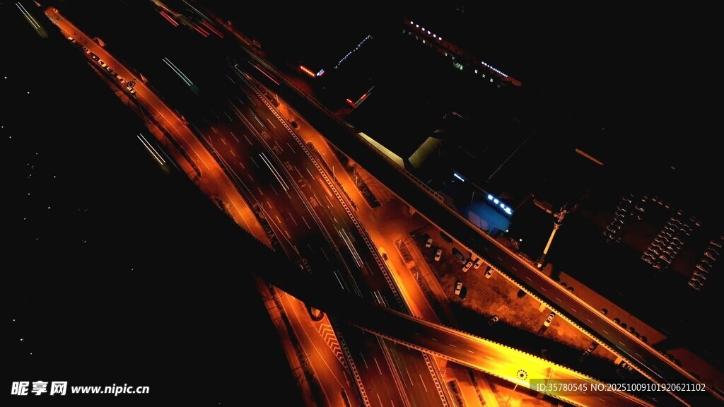 夜晚城市街道光影軌跡