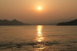 夕陽江面