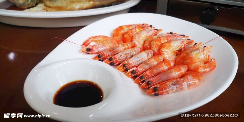 美味鮮蝦配蘸料