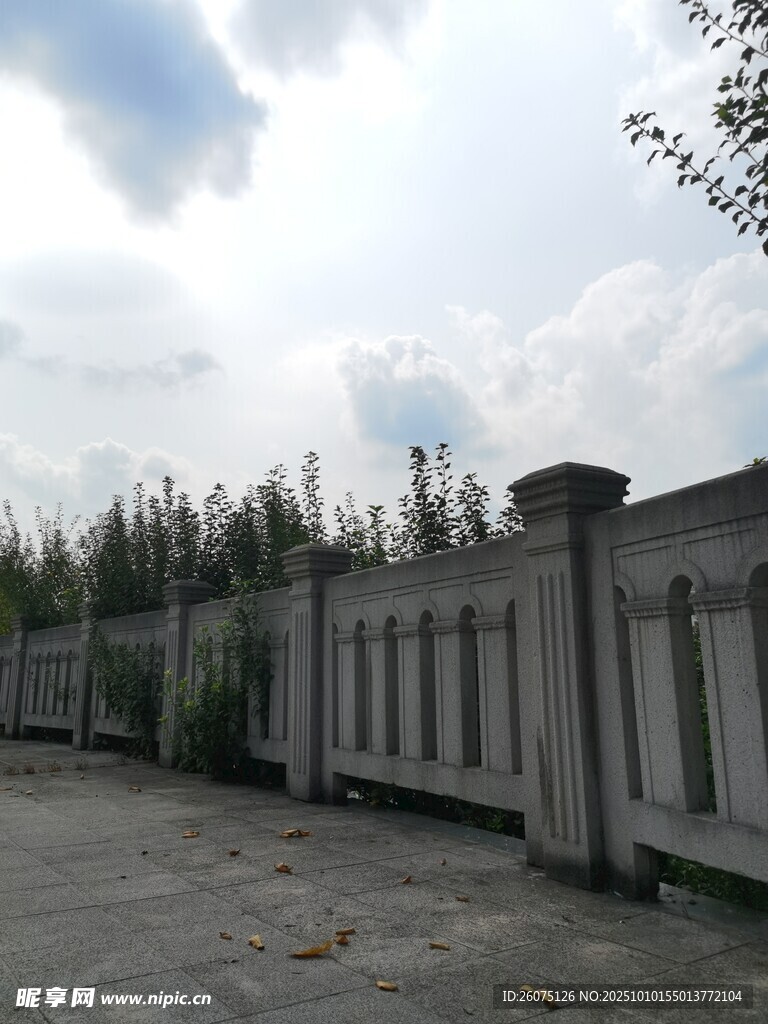 戶外圍墻場景