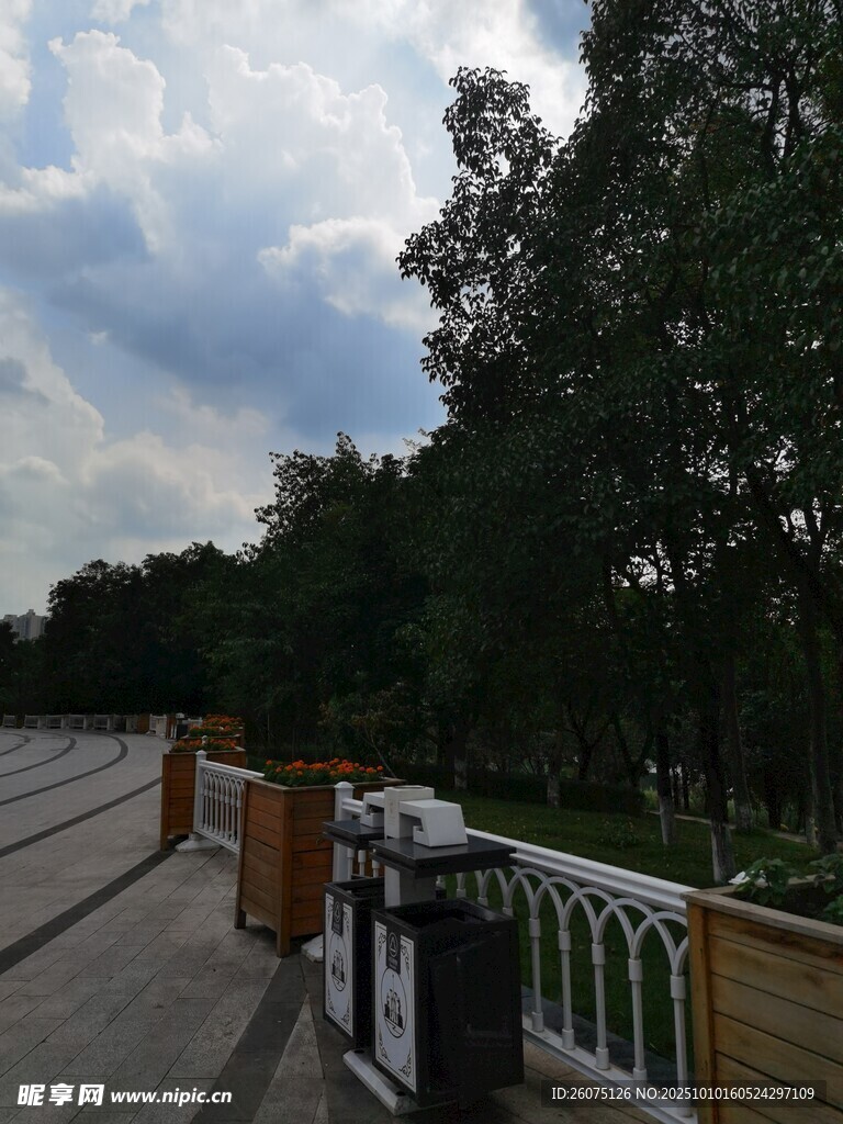 河畔步道風(fēng)景