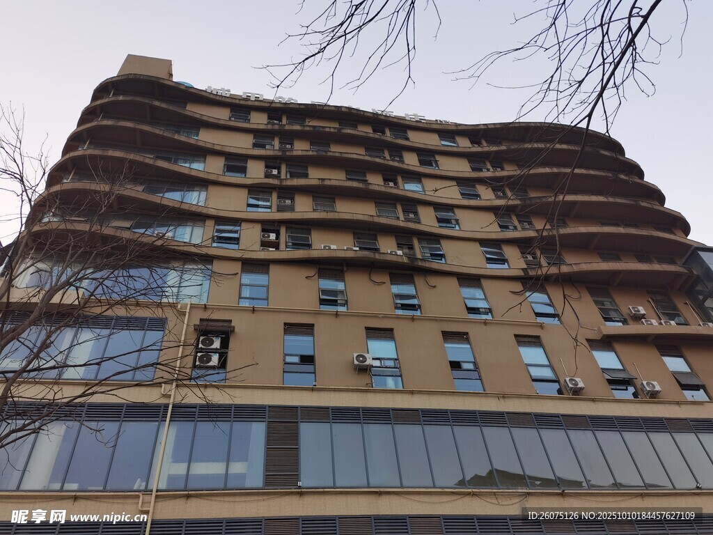 現(xiàn)代多層建筑外觀景觀