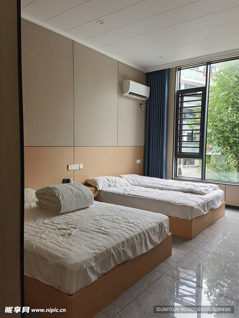 簡(jiǎn)約雙床客房展示
