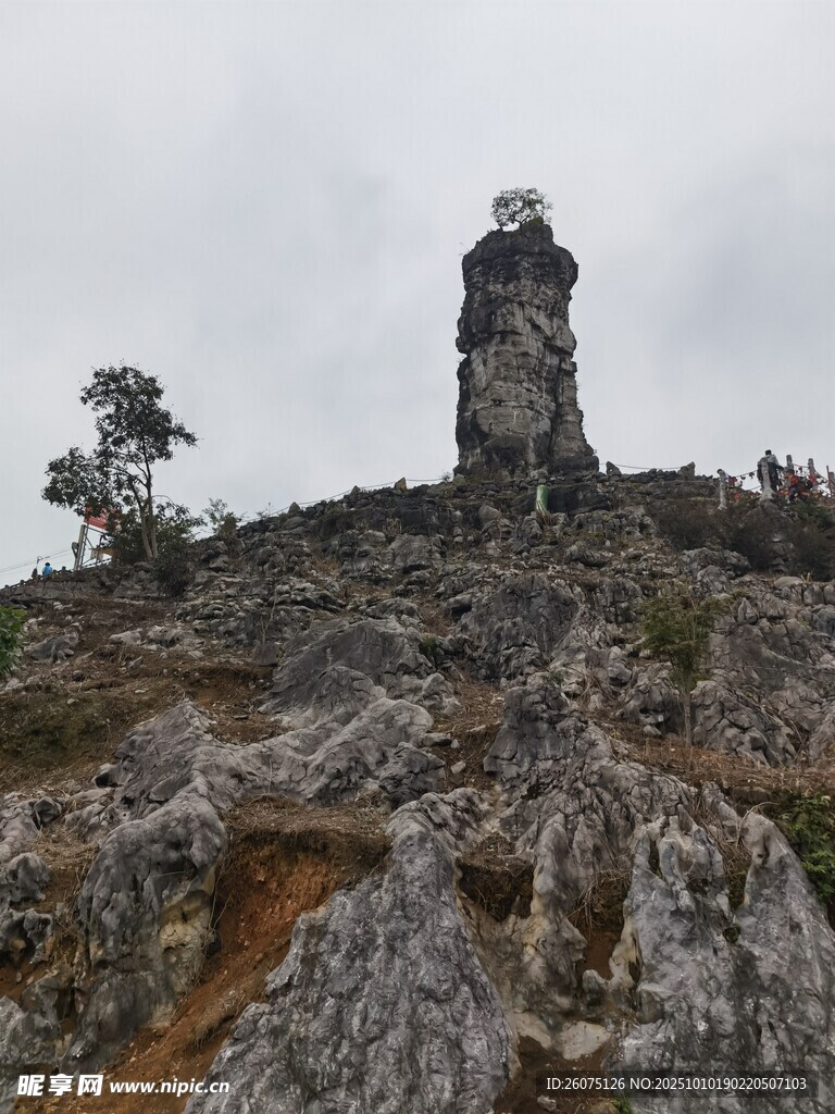 山頂孤石景觀