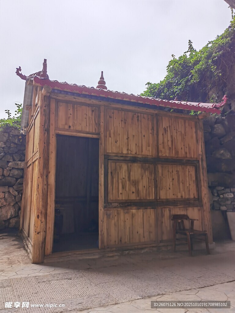 古樸木質(zhì)小屋