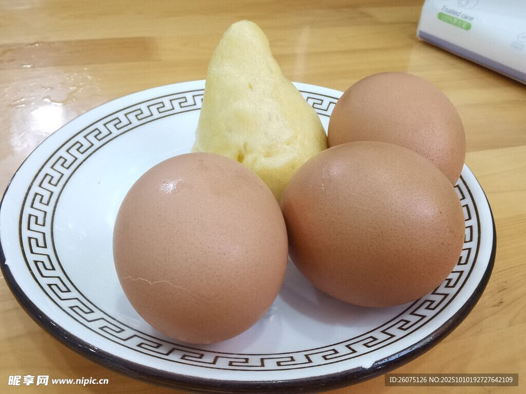 盤中雞蛋與窩窩頭