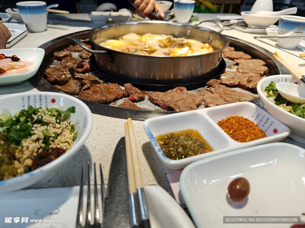 豐盛火鍋美食聚餐場(chǎng)景